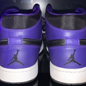 Jordan one mid Black dark concord size 11.5